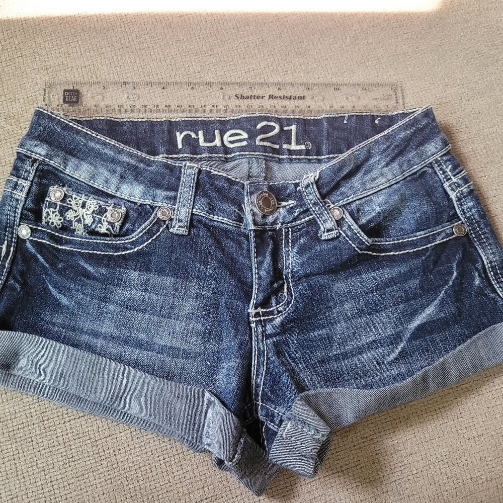 Rue 21 size 1/2 denim shorts lace embellishment